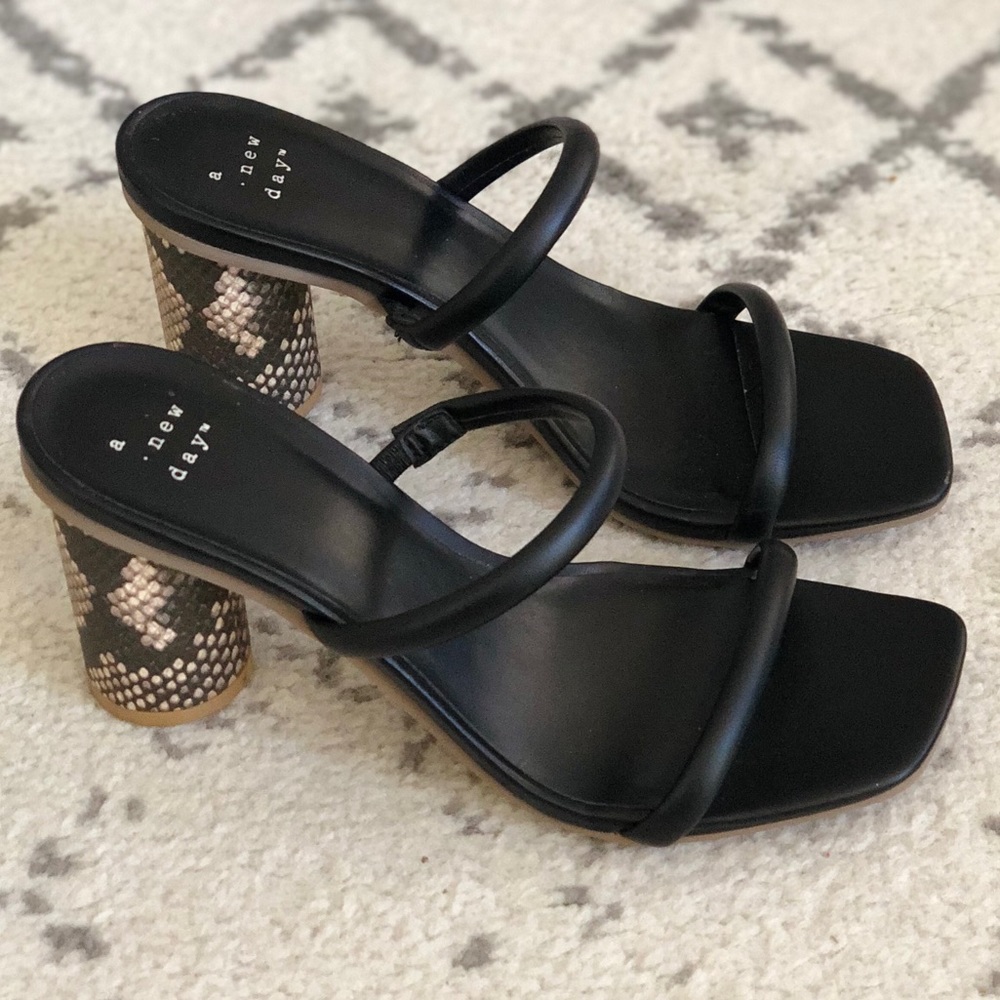 A New Day black heels size 6